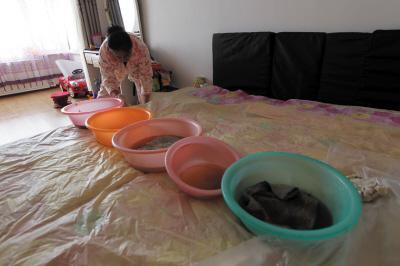 舒兰楼上漏水，住户失联，小区没物管，业主维权难！律师来支招……